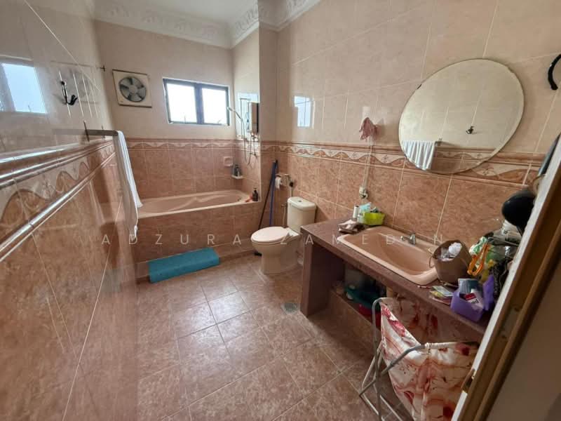 Rumah Banglo untuk Dijual di Taman Tuanku Jaafar (Sungai Gadut) - Adzura Zamedin - Bathroom - PropertyGuru.com.my