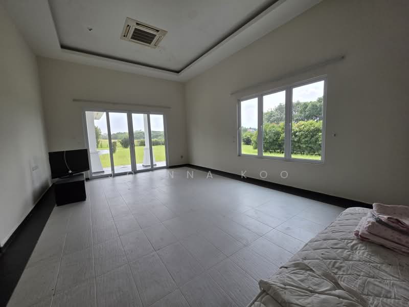 Rumah Banglo untuk Dijual di Leisure Farm (Gelang Patah) - Joanna Koo - Living Room - PropertyGuru.com.my