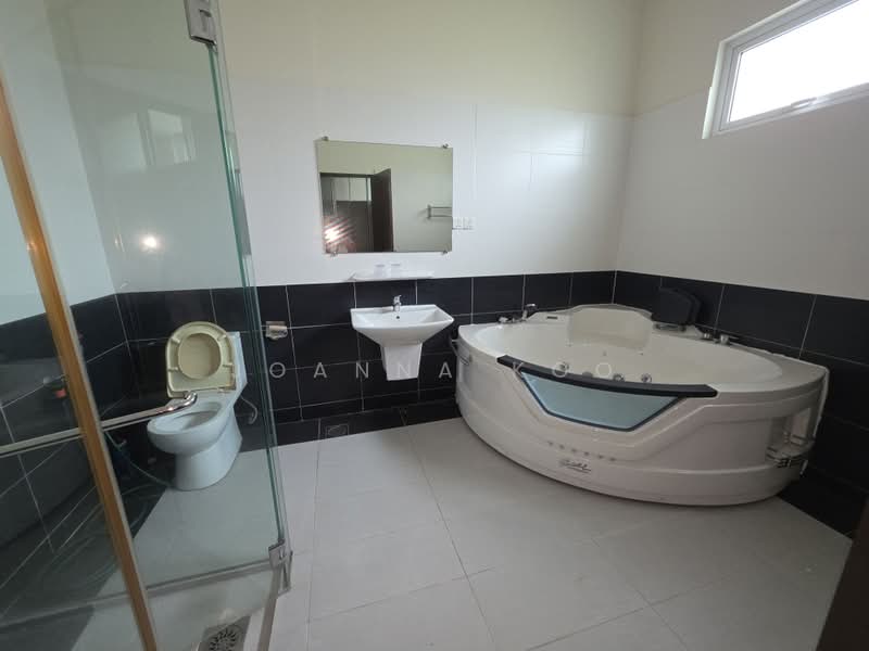 Rumah Banglo untuk Dijual di Leisure Farm (Gelang Patah) - Joanna Koo - Bathroom - PropertyGuru.com.my