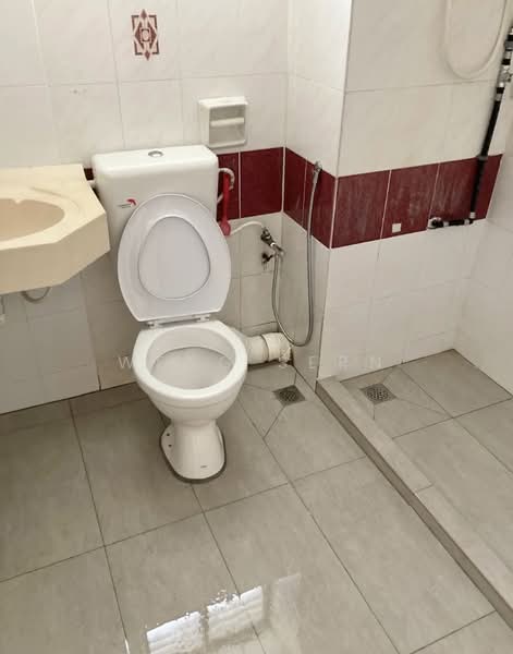 Kondominium untuk Disewa di Sunny Ville Condominium - Weng Sern - Bathroom - PropertyGuru.com.my