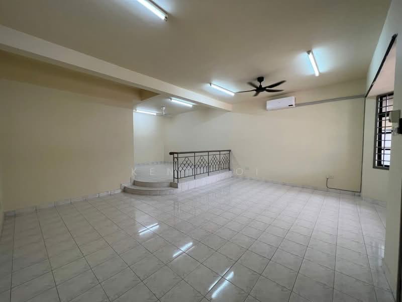 Rumah Teres 2 Tingkat untuk Disewa di Taman Rinting (Masai) - Kent Loi - Living Room - PropertyGuru.com.my