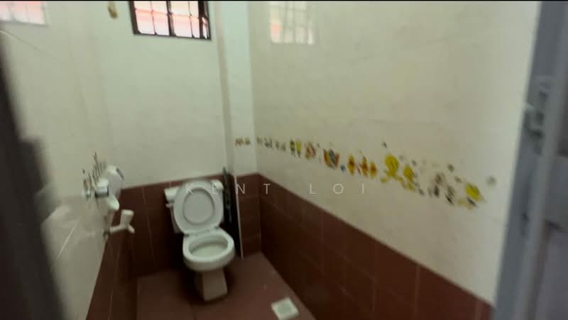 Rumah Teres 2 Tingkat untuk Disewa di Taman Rinting (Masai) - Kent Loi - Bathroom - PropertyGuru.com.my