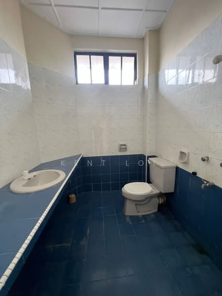 Rumah Teres 2 Tingkat untuk Disewa di Taman Rinting (Masai) - Kent Loi - Bathroom - PropertyGuru.com.my