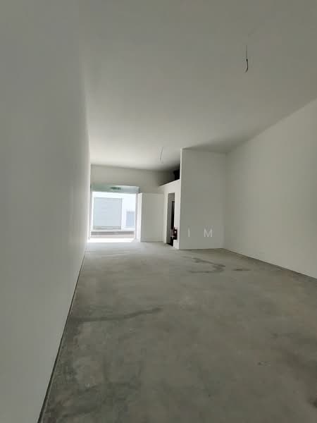 Shop for Sale in Bandar Tasik Kesuma (Beranang) - Leo Lim - Interior - PropertyGuru.com.my