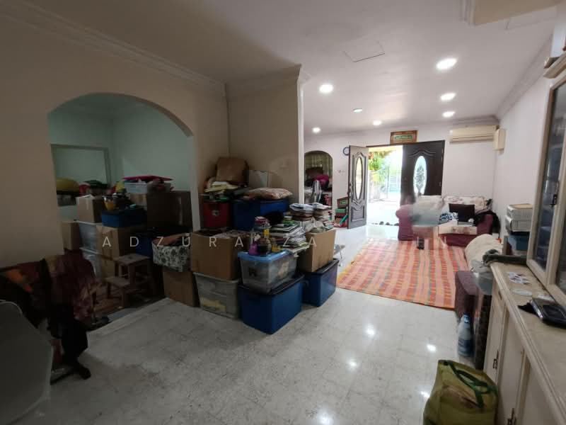 Rumah Teres 2 Tingkat untuk Dijual di SS18 (Subang Jaya) - Adzura Zamedin - Living Room - PropertyGuru.com.my