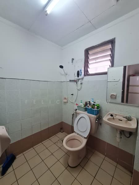 Rumah Teres untuk Dijual di Putra Heights (Subang Jaya) - Felicia Low - Bathroom - PropertyGuru.com.my