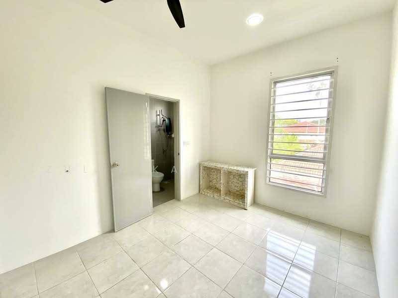 2-storey Terraced House for Sale in Taman Tasik Semenyih (Semenyih) - Zulhaikal Asmadee - Bathroom - PropertyGuru.com.my