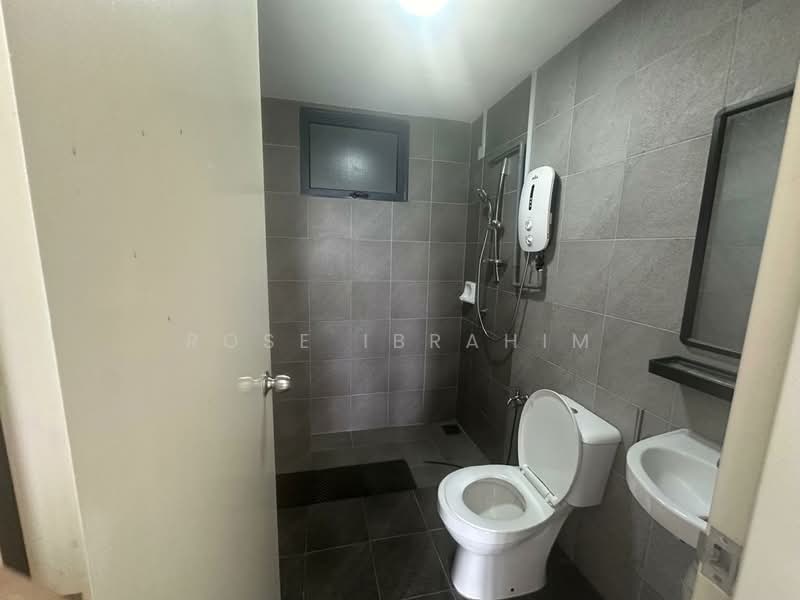 Kondominium untuk Disewa di Sky Awani Residensi 2 - Rose Ibrahim - Bathroom - PropertyGuru.com.my