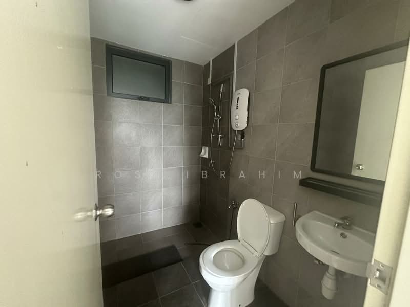 Kondominium untuk Disewa di Sky Awani Residensi 2 - Rose Ibrahim - Bathroom - PropertyGuru.com.my