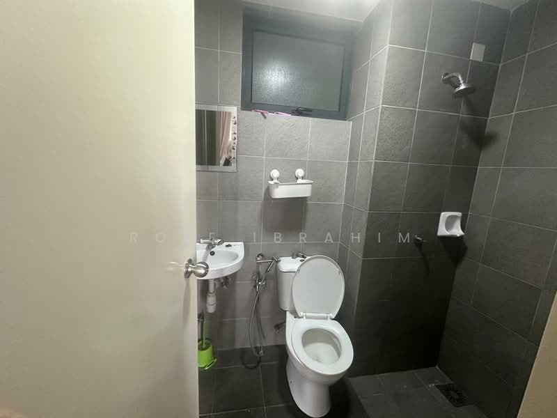 Kondominium untuk Disewa di Sky Awani Residensi 2 - Rose Ibrahim - Bathroom - PropertyGuru.com.my