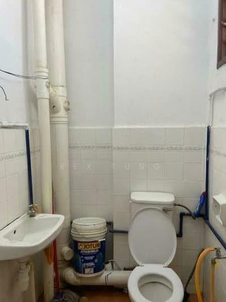 Pangsapuri untuk Dijual di Desa Bistari - Rex Tung - Bathroom - PropertyGuru.com.my