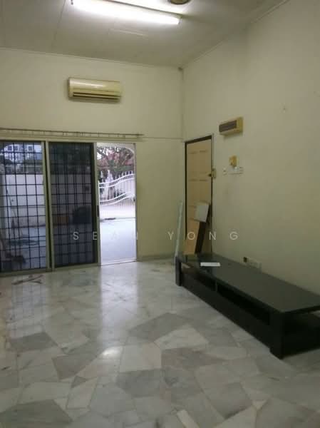 Rumah Teres untuk Dijual di Selayang (Selangor) - Sean Yong - Living Room - PropertyGuru.com.my