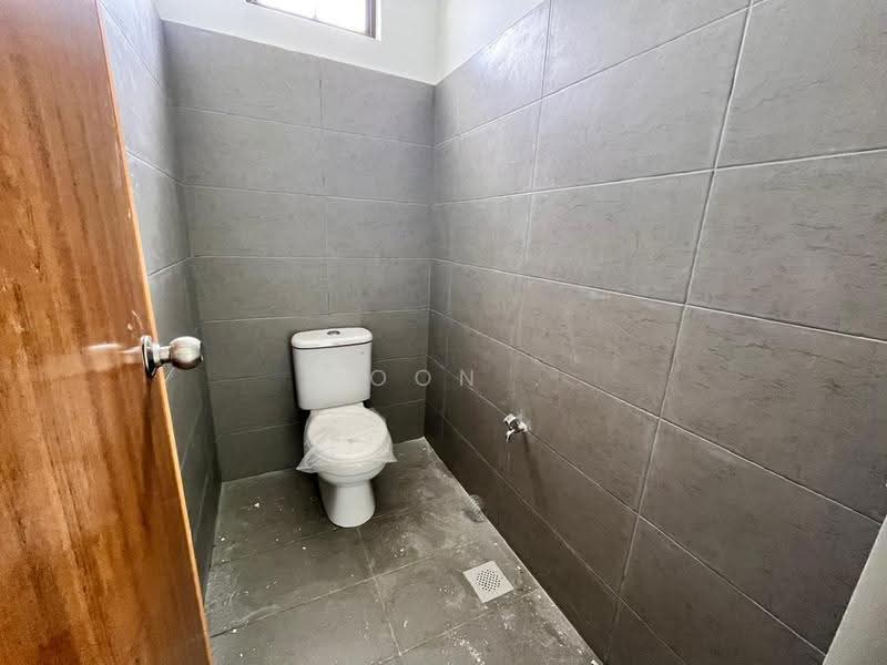 Shop for Rent in Bandar Botani Parkland (Jasin) - Woon . - Bathroom - PropertyGuru.com.my
