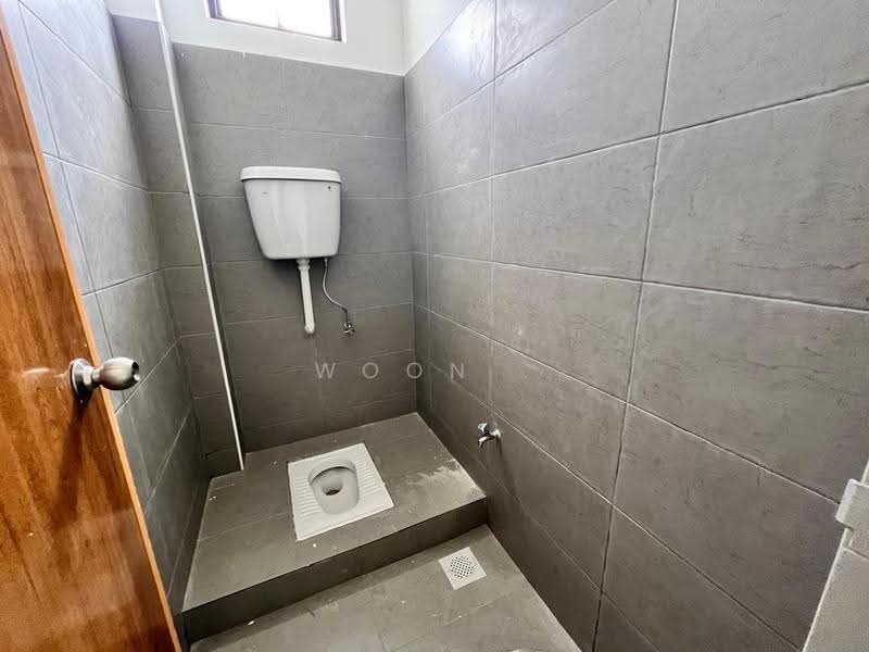 Shop for Rent in Bandar Botani Parkland (Jasin) - Woon . - Bathroom - PropertyGuru.com.my