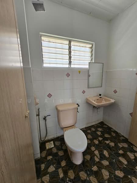 Rumah Teres 2 Tingkat untuk Dijual di Saujana Impian (Kajang) - Zuraidah Dan - Bathroom - PropertyGuru.com.my