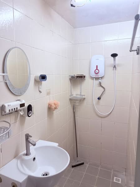 Pangsapuri untuk Disewa di Taman Bukit Erskine - Weng Sern - Bathroom - PropertyGuru.com.my