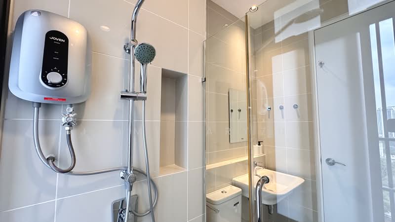 Kondominium untuk Disewa di Waltz Residences - Jimmy Haryzul - Bathroom - PropertyGuru.com.my