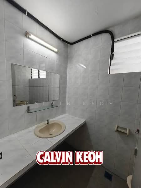Apartment for Sale at Pearl Garden - Calvin Keoh - Bathroom - PropertyGuru.com.my