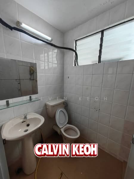 Apartment for Sale at Pearl Garden - Calvin Keoh - Bathroom - PropertyGuru.com.my