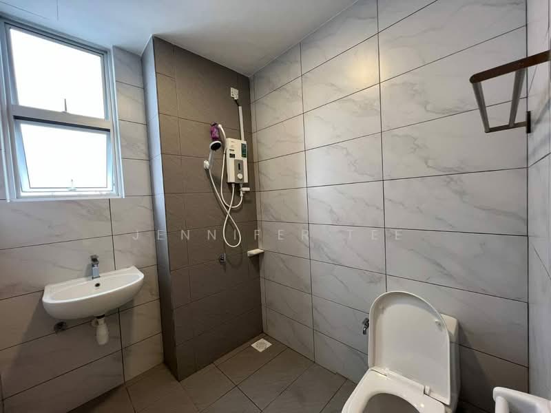 Servis Apartment untuk Disewa di SKS Habitat - Jennifer Tee - Bathroom - PropertyGuru.com.my