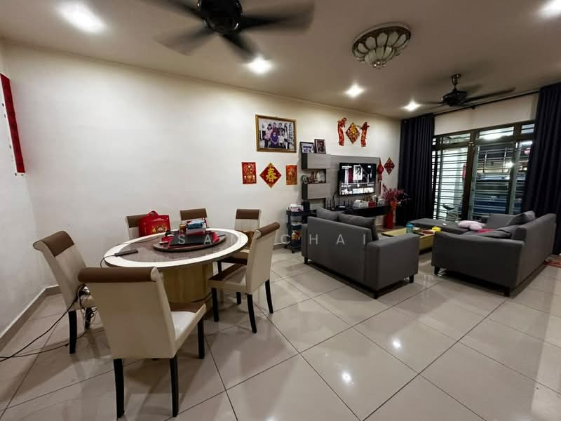 2.5-storey Terraced House for Sale in Bandar Dato Onn (Tebrau) - Sam Chai - Living Room - PropertyGuru.com.my