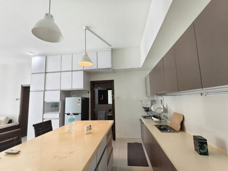 Kediaman Servis untuk Disewa di Regalia Residence - Lee Joanne - Kitchen - PropertyGuru.com.my