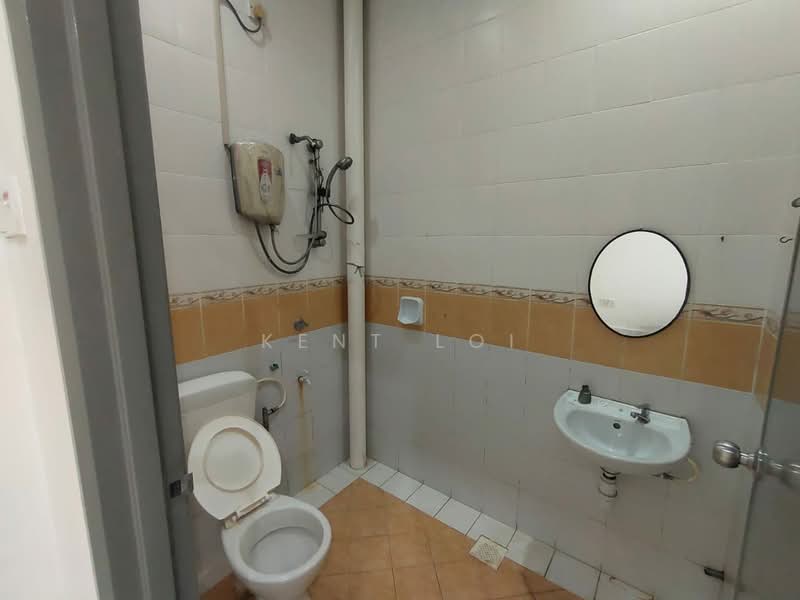 1-storey Terraced House for Rent in Bandar Jaya Putra (Johor Bahru) - Kent Loi - Bathroom - PropertyGuru.com.my