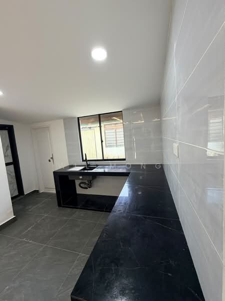 1-storey Terraced House for Sale in Ulu Tiram (Johor) - Wil Mong - Kitchen - PropertyGuru.com.my