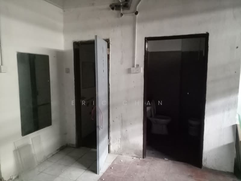 Kilang untuk Disewa di Bandar Sri Damansara (Selangor) - Eric Chan - Bathroom - PropertyGuru.com.my