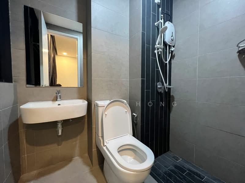 Service Residence for Sale at H2O Residences - Alvis Chong - Bathroom - PropertyGuru.com.my