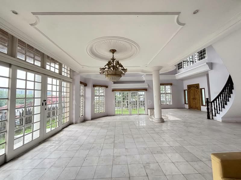 Rumah Banglo untuk Dijual di Seksyen 2 (Shah Alam) - Sa'a Nordin - Living Room - PropertyGuru.com.my
