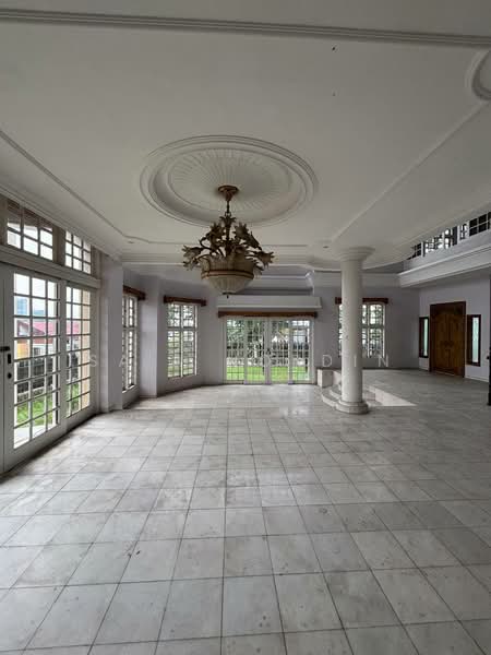 Rumah Banglo untuk Dijual di Seksyen 2 (Shah Alam) - Sa'a Nordin - Living Room - PropertyGuru.com.my