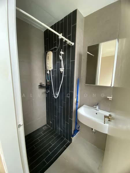 Service Residence for Sale at H2O Residences - Alvis Chong - Bathroom - PropertyGuru.com.my