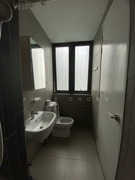 Service Residence for Sale at H2O Residences - Alvis Chong - Bathroom - PropertyGuru.com.my