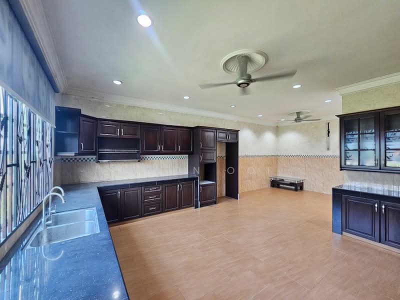 Rumah Berkembar untuk Dijual di Seksyen 27 (Shah Alam) - Jason Ooi - Kitchen - PropertyGuru.com.my