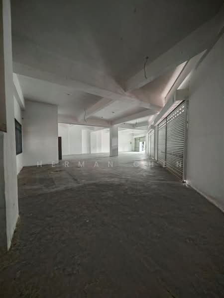Shop for Rent in Taman Desa Cemerlang (Ulu Tiram) - Herman Chen - Interior - PropertyGuru.com.my