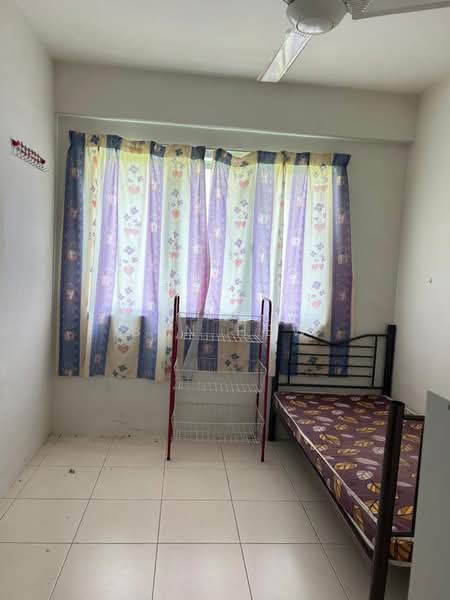 Pangsapuri untuk Dijual di Pangsapuri Suria 1 Batu Kawan - Ben Hew - Bedroom - PropertyGuru.com.my
