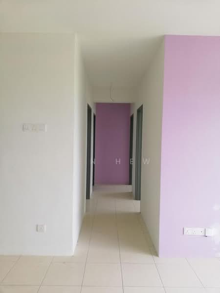 Pangsapuri untuk Dijual di Pangsapuri Suria 1 Batu Kawan - Ben Hew - Corridor - PropertyGuru.com.my