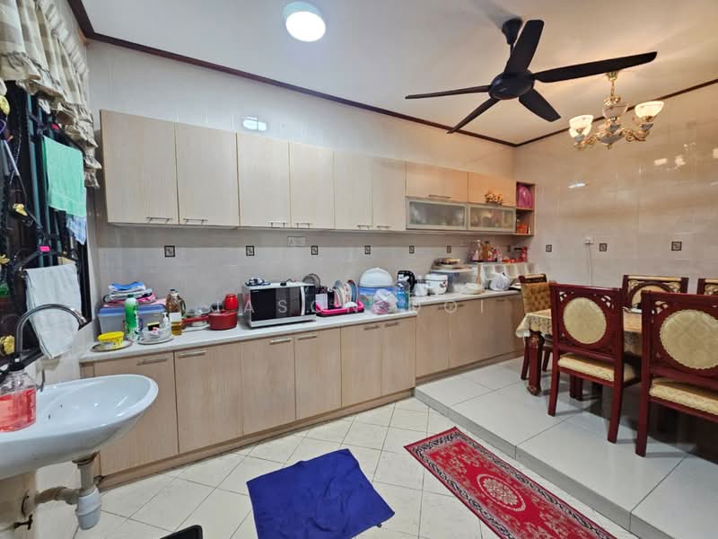 Rumah Berkembar untuk Dijual di Seksyen 27 (Shah Alam) - Jason Ooi - Kitchen - PropertyGuru.com.my