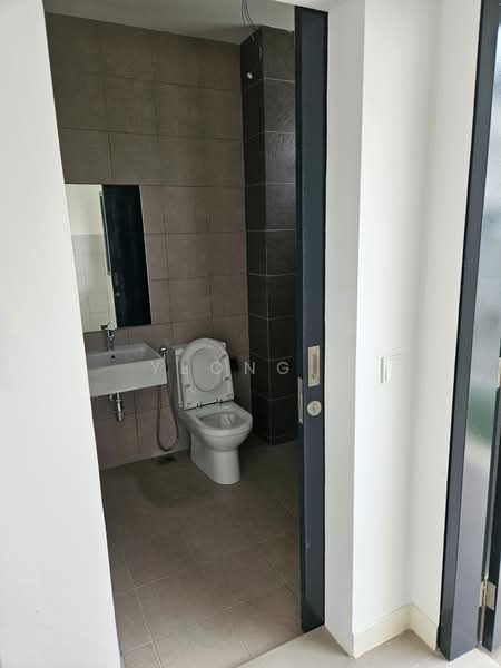 Rumah Teres untuk Dijual di Sepang (Selangor) - Yeong . - Bathroom - PropertyGuru.com.my