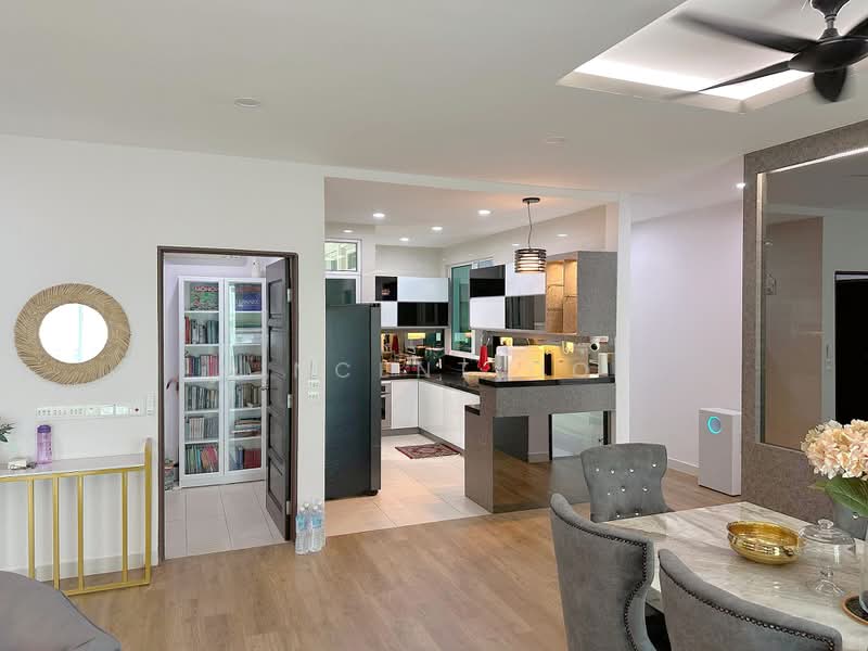 Servis Apartment untuk Dijual di Setia Tri-angle - Vincent Ooi - Living Room - PropertyGuru.com.my