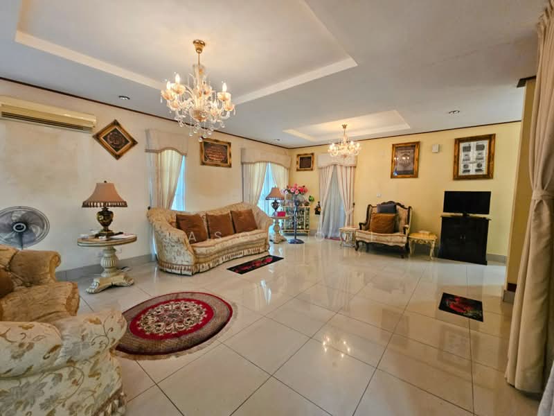 Rumah Berkembar untuk Dijual di Subang Alam (Shah Alam) - Jason Ooi - Living Room - PropertyGuru.com.my