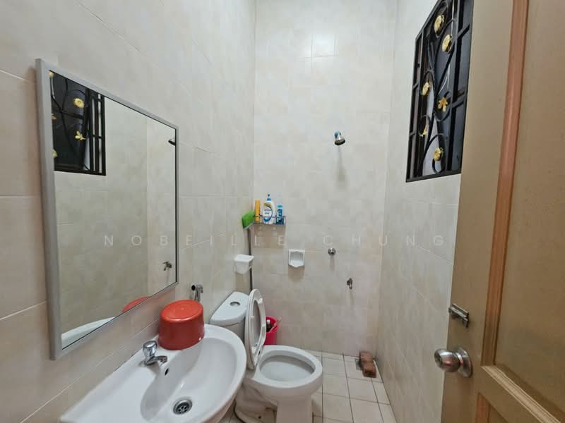 Rumah Berkembar untuk Dijual di Seksyen 27 (Shah Alam) - Nobeille Chung - Bathroom - PropertyGuru.com.my