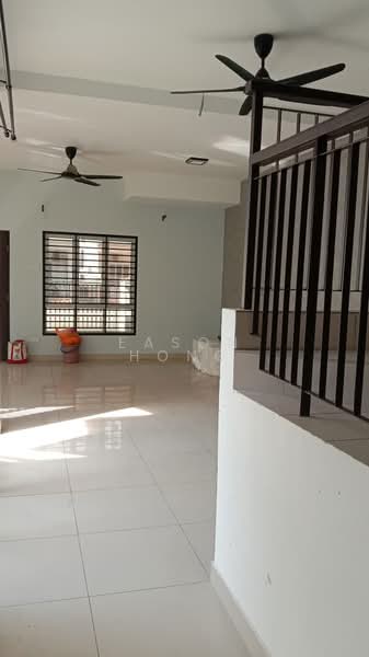 Rumah Teres 2 Tingkat untuk Disewa di Puncak Alam (Selangor) - Eason Hong - Living Room - PropertyGuru.com.my