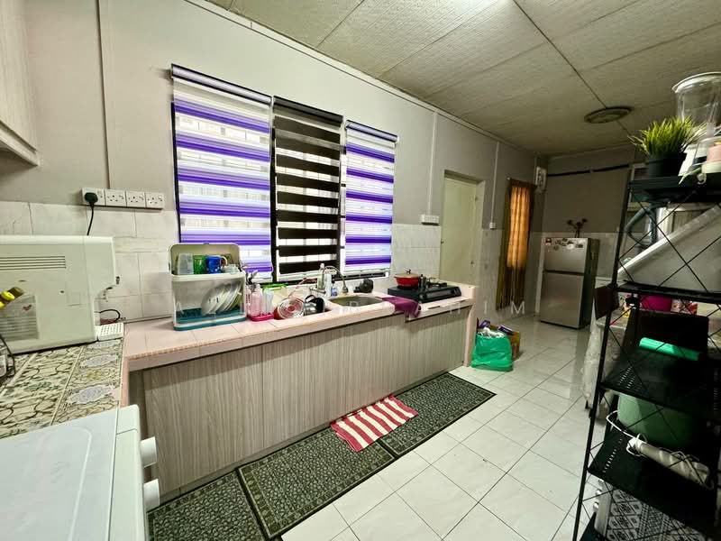 2-storey Terraced House for Sale in Bandar Kinrara Seksyen 5 (Bandar Kinrara) - Azli Ibrahim - Kitchen - PropertyGuru.com.my