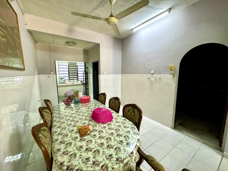 2-storey Terraced House for Sale in Bandar Kinrara Seksyen 5 (Bandar Kinrara) - Azli Ibrahim - Dining Room - PropertyGuru.com.my