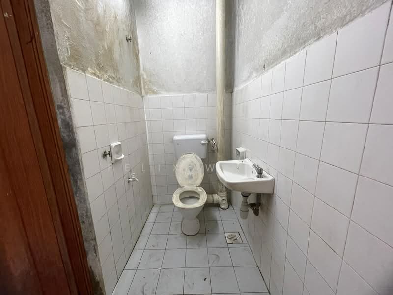 2-storey Terraced House for Sale in Taman Putra Perdana (Puchong) - Felix Wong - Bathroom - PropertyGuru.com.my