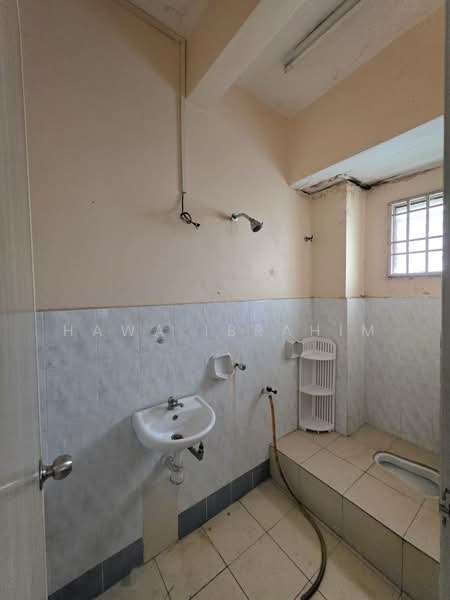 Rumah Teres 2 Tingkat untuk Dijual di Bandar Baru Bangi (Selangor) - Hawa Ibrahim - Bathroom - PropertyGuru.com.my