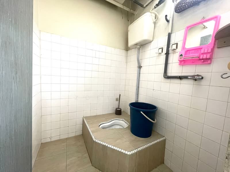 Flat for Sale at Taman Daya - Jalan Bertam 1, 10 and 16 - Zoey Lee - Bathroom - PropertyGuru.com.my
