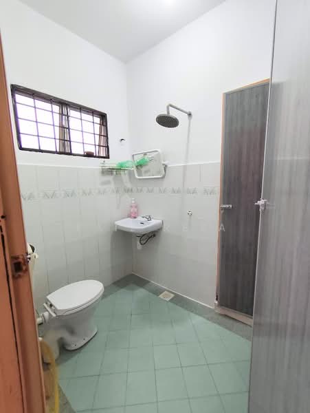 Rumah Banglo untuk Disewa di Desa Salak Permata (Sepang) - FAIZ REZA - Bathroom - PropertyGuru.com.my